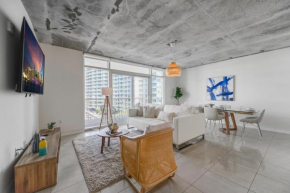 Modern Midtown Stay Pool Access & Free Parking